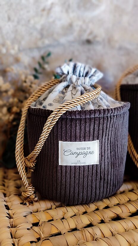 Le Petit Baluchon • Velours marron Fleuri