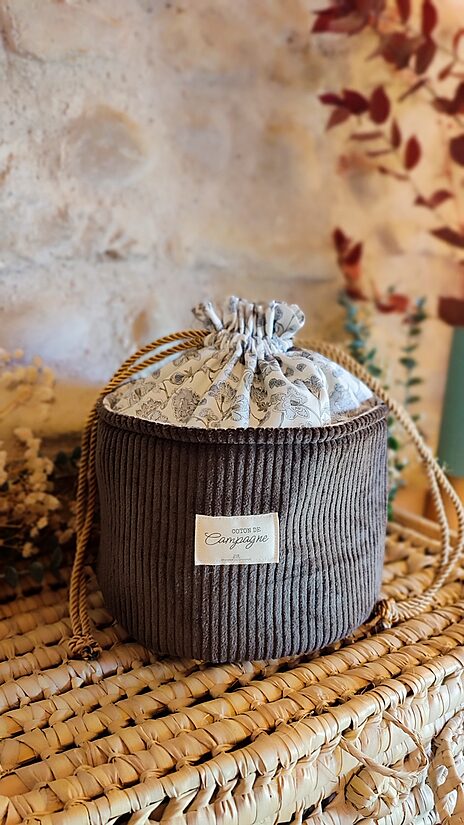 Le Grand Baluchon • Velours marron Fleuri